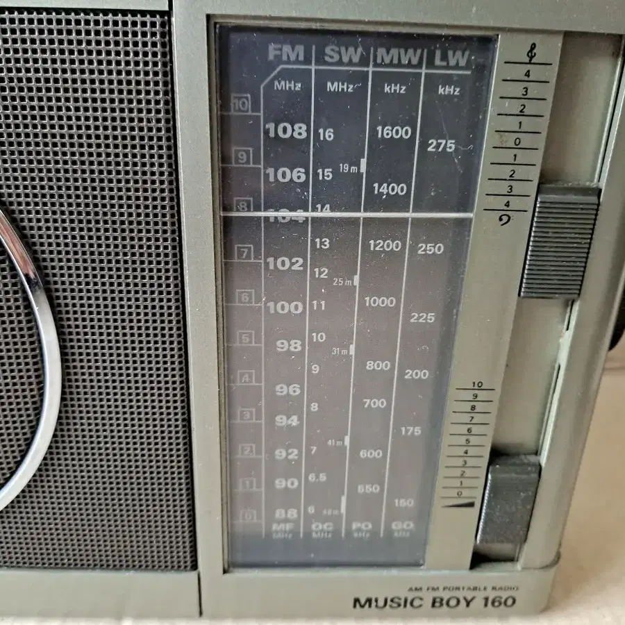 독일 그룬딕 GRUNDIG 포터블 라디오  MB160