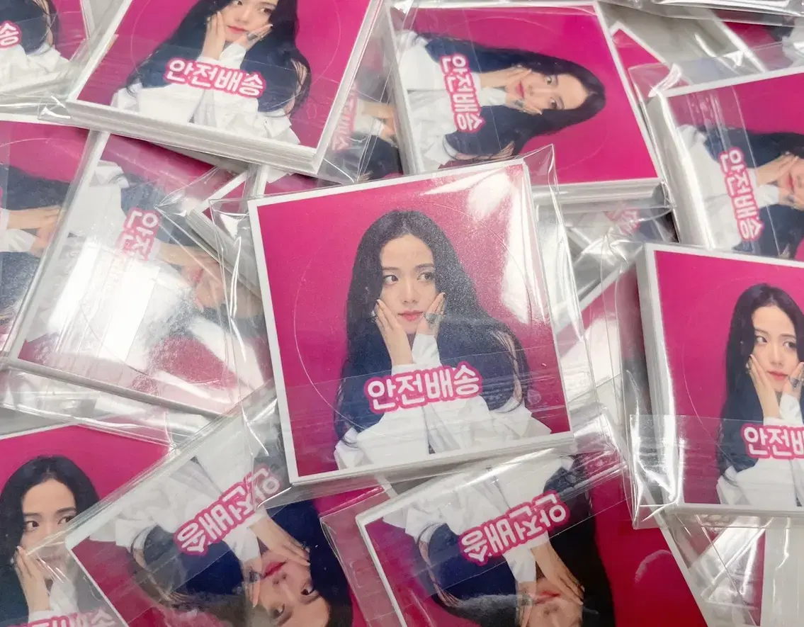 Black Pink jisoo 'safe shipping' sticker