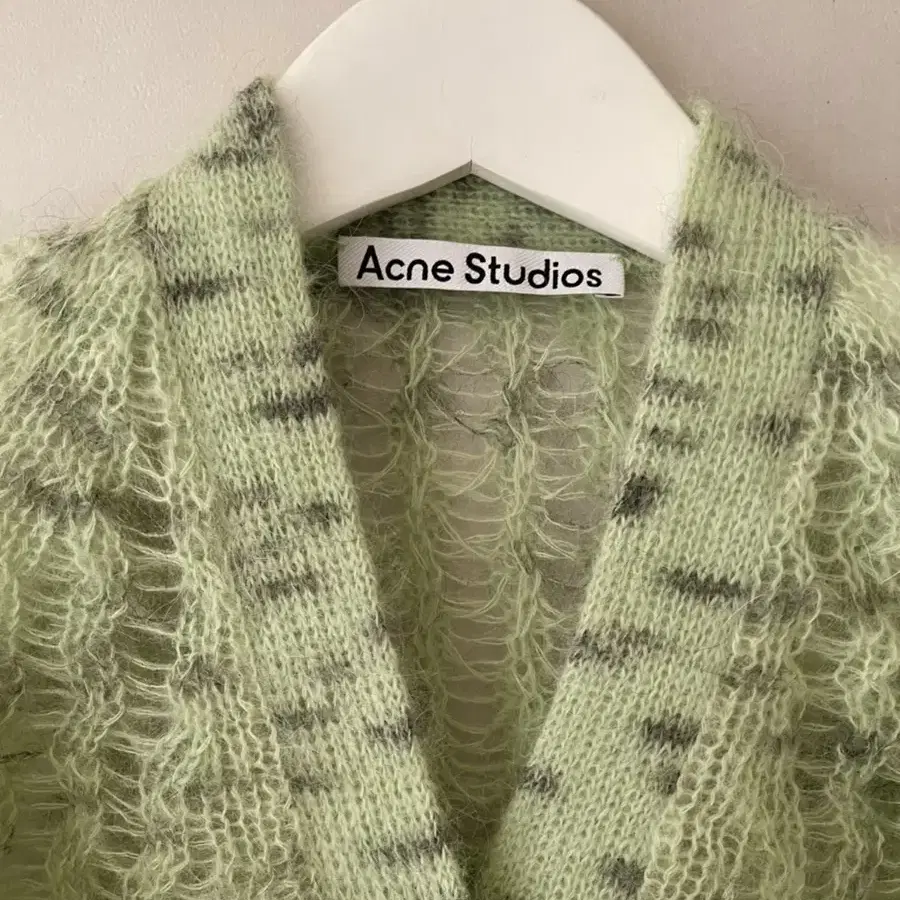 Acne studios 새상품가디건XXS사이즈(44,55사이즈)