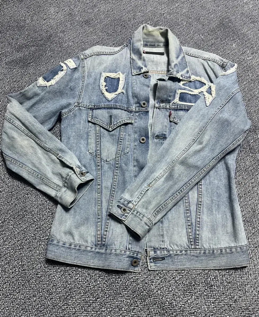 Levi's Patch Damage Jeans Jacket