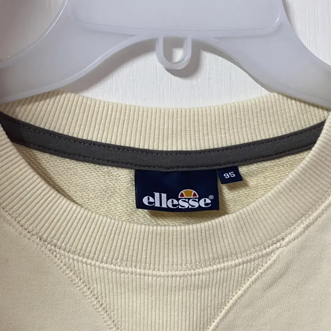 ellesse 엘레쎄 맨투맨