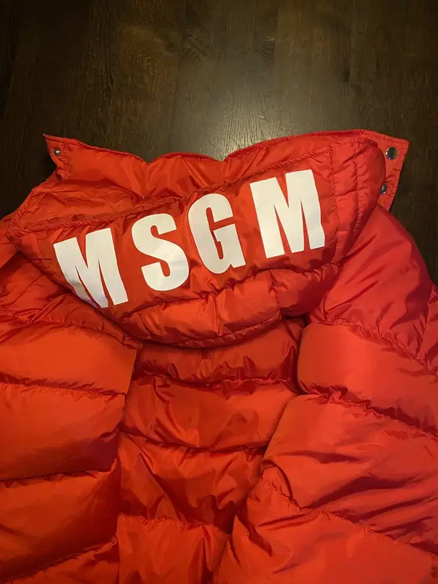 MSGM 로고 빨강 패딩 40