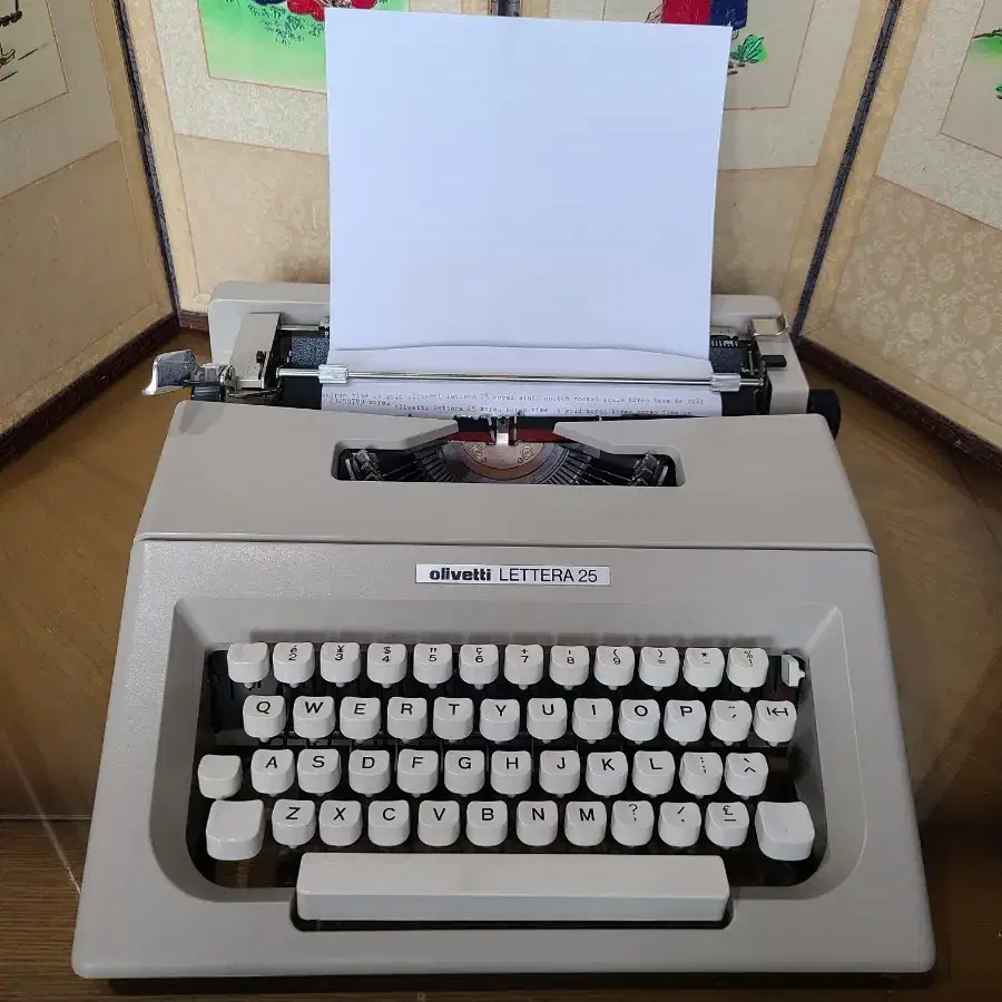 스페인제 미사용급 olivetti LETTERA 25 영문타자기