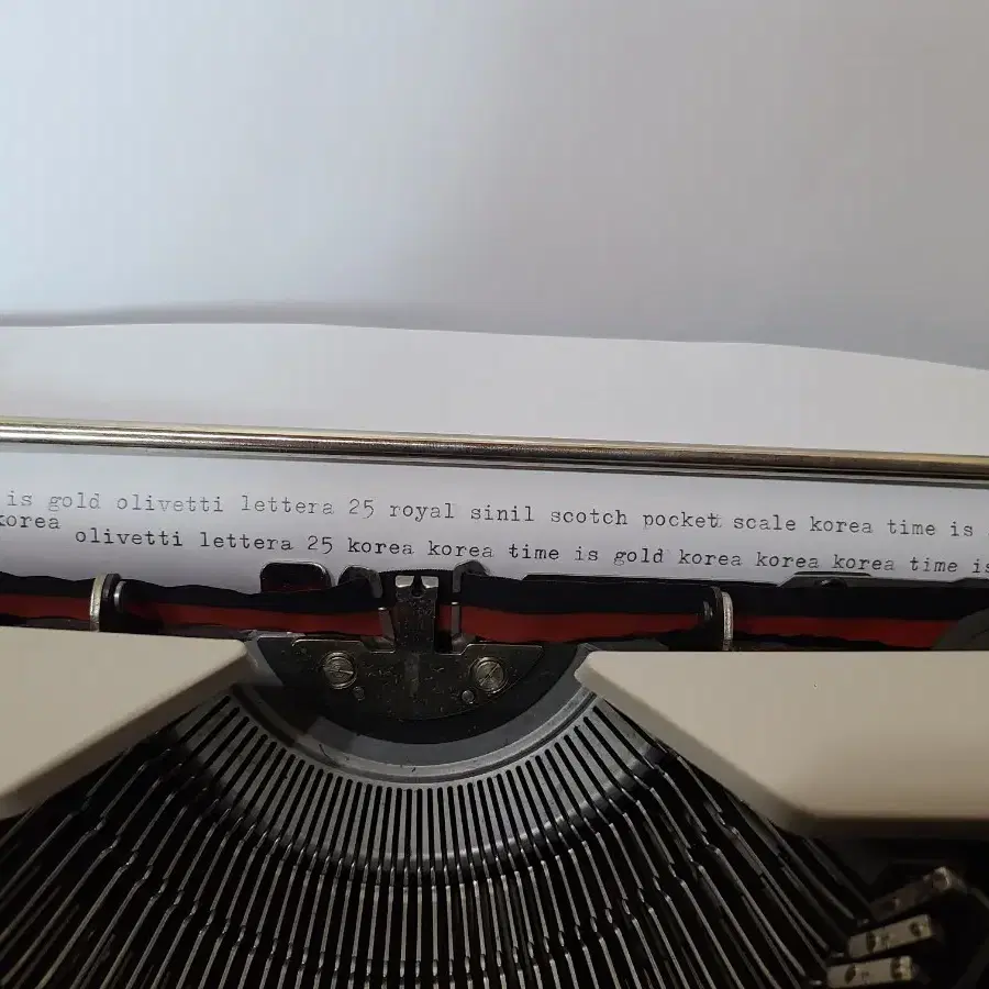 스페인제 미사용급 olivetti LETTERA 25 영문타자기