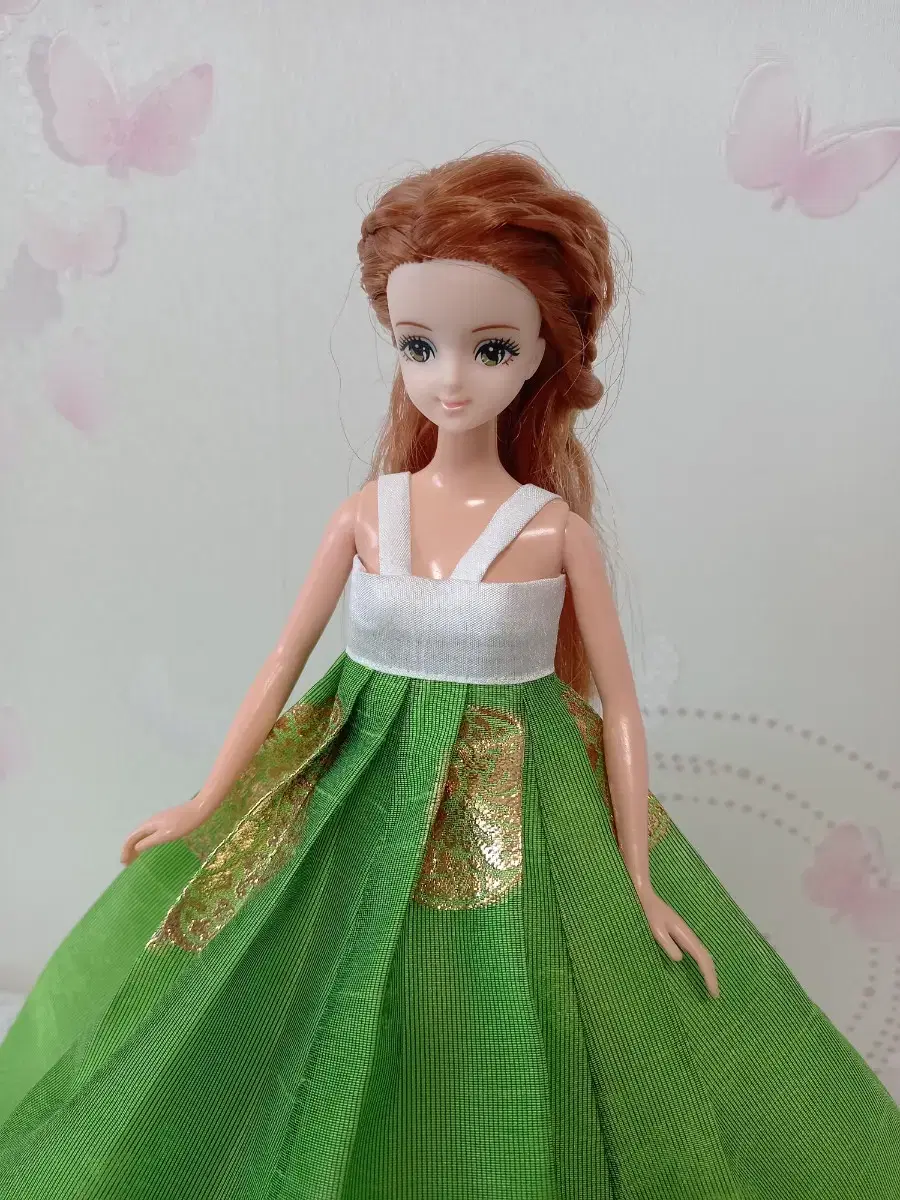 Doll clothes (awesome keum two-tone green skirt )