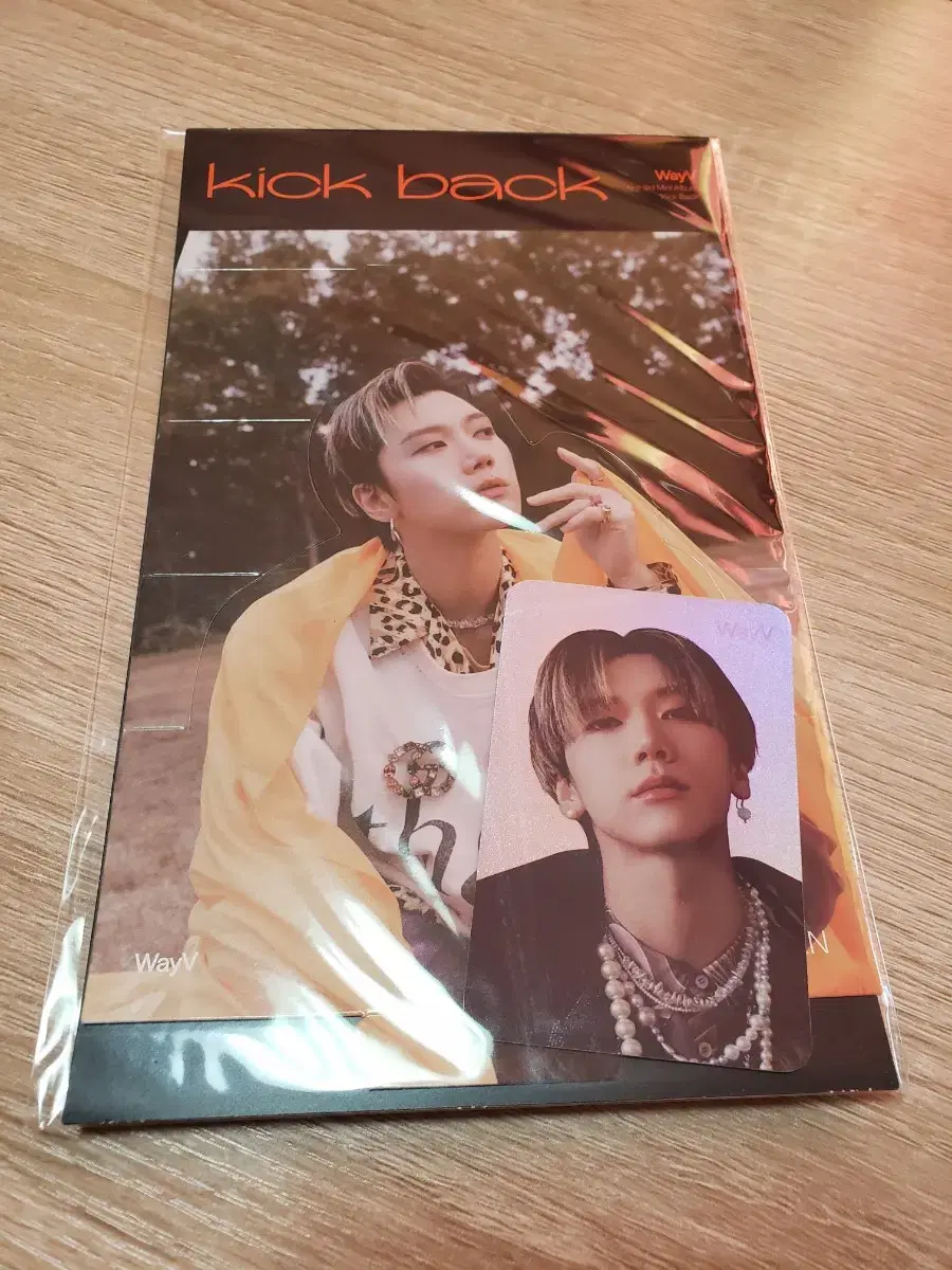 Ten Kick back hologram photocard WayV Ten