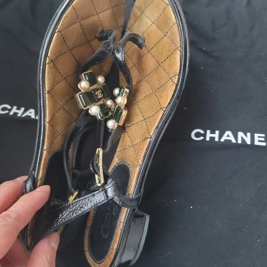 정품 CHANEL 플랫 샌들 36.5