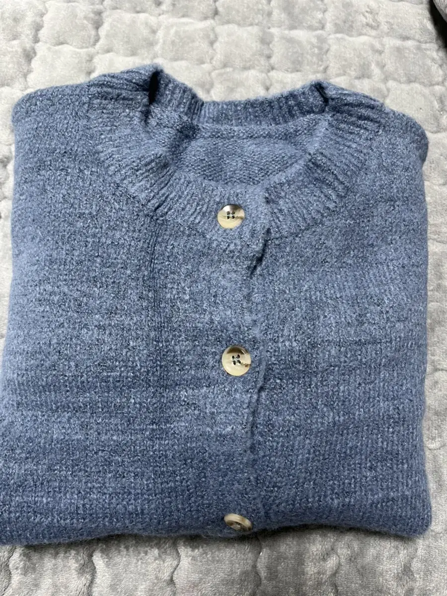 Sora-colored knit cardigan Welcome to the exchange