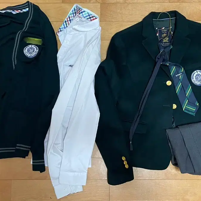 Selling school uniforms in bulk at Hyundai High School #현대고,#동복,#현대고등학교 ...