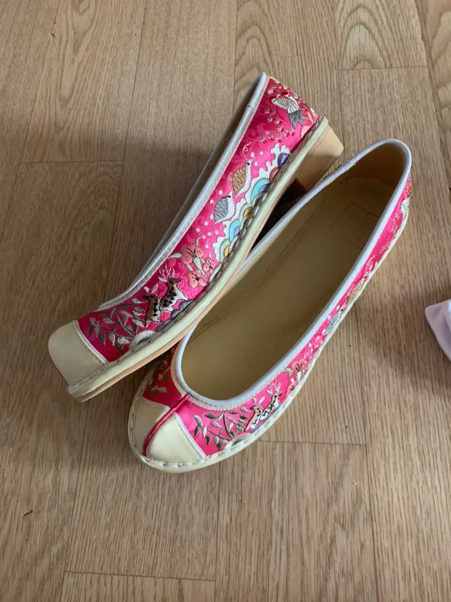 Hanbok Sikjangseng Flower Shoes 1cm 240