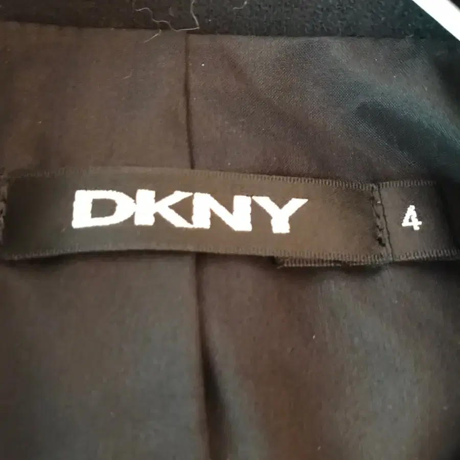 DKNY  입체 디자인 울 블랙 자켓