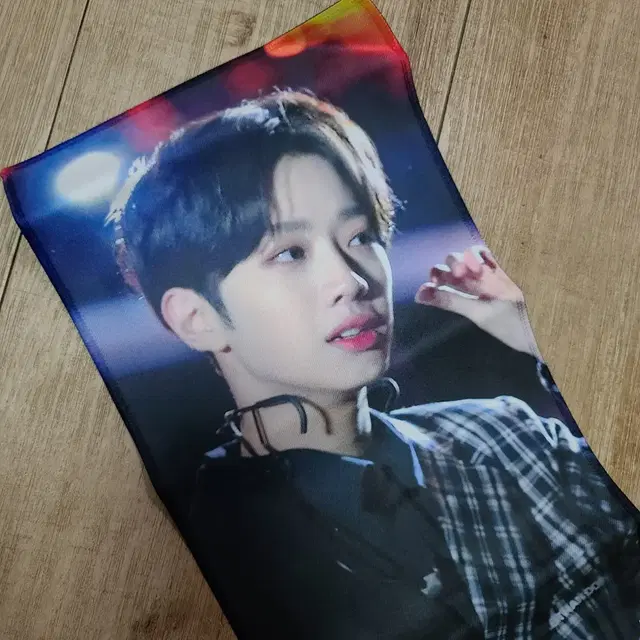 라이관린 윤지성 하성운 슬로건