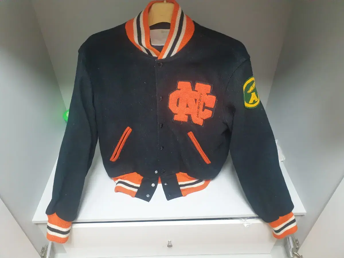 Wool stadium jacket size M sells.