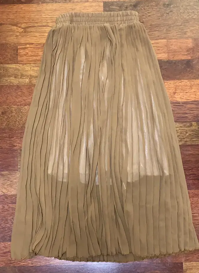 Brown pleated skirt