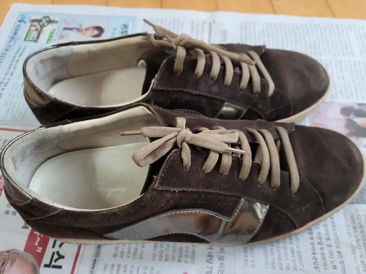 Ferragamo sneakers size 8