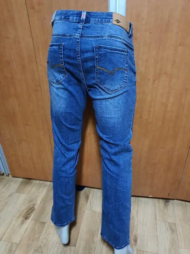 LEECOOPERSSpunpainted jeansJin jeansPants 31 inches 