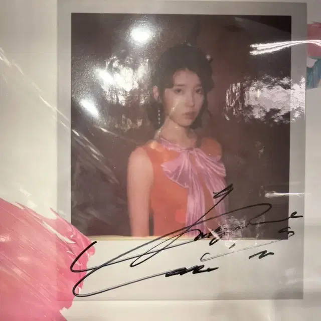 sell iu autograph 아이유 친필 싸인반 