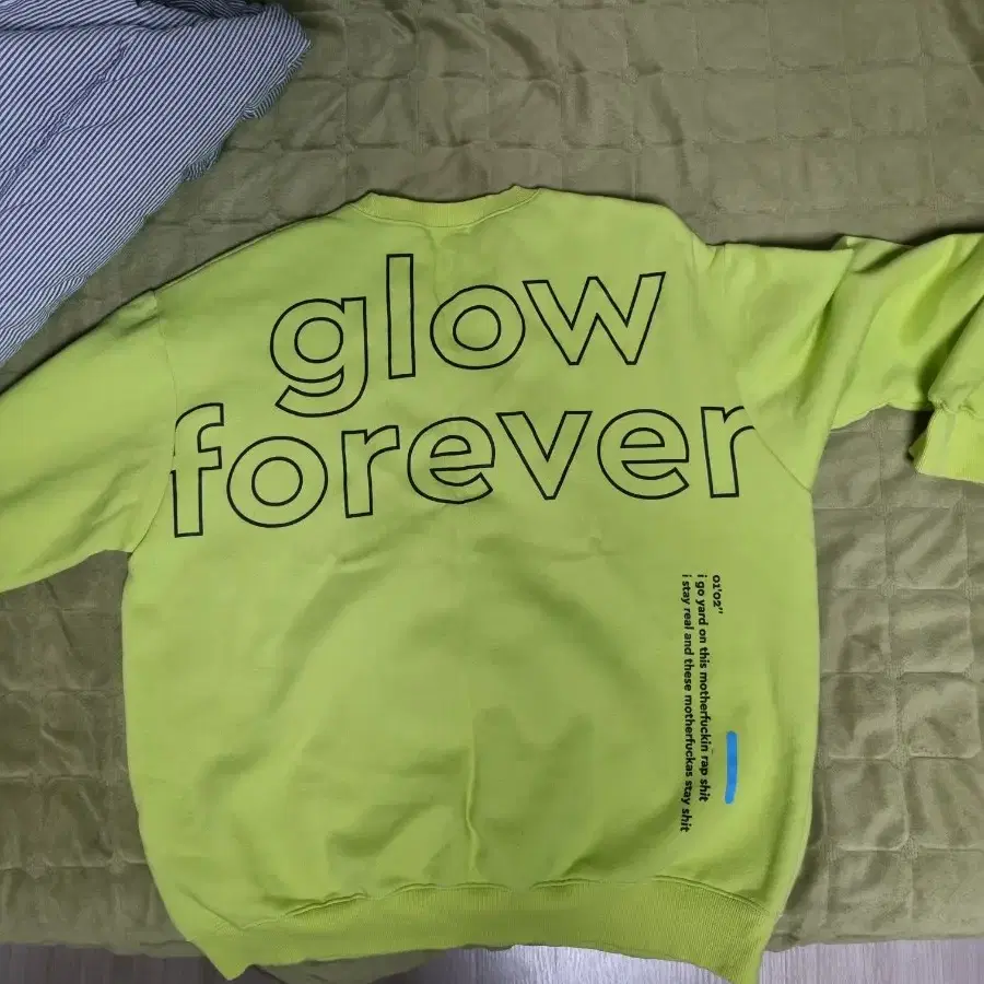 더콰이엇 glow forever 스웻 셔츠 라임