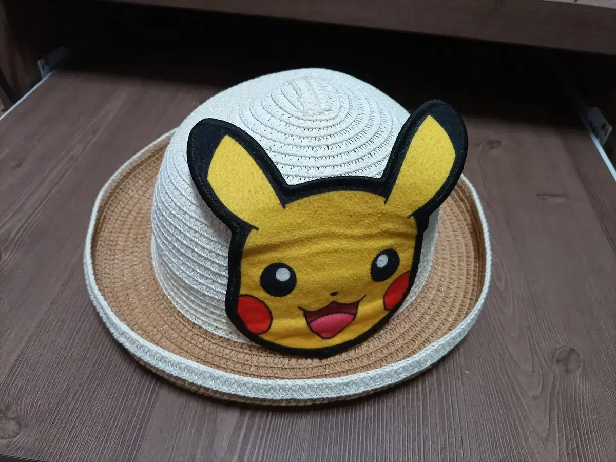 Sun Moon Pokémon Hat Pikachu (almost new)