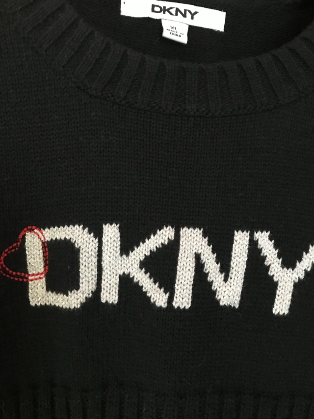 DKNY 하트자수 스웨터 니트