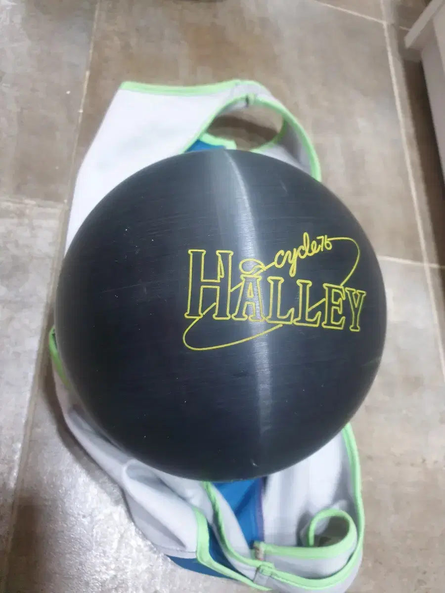 Bowling ball HL12057