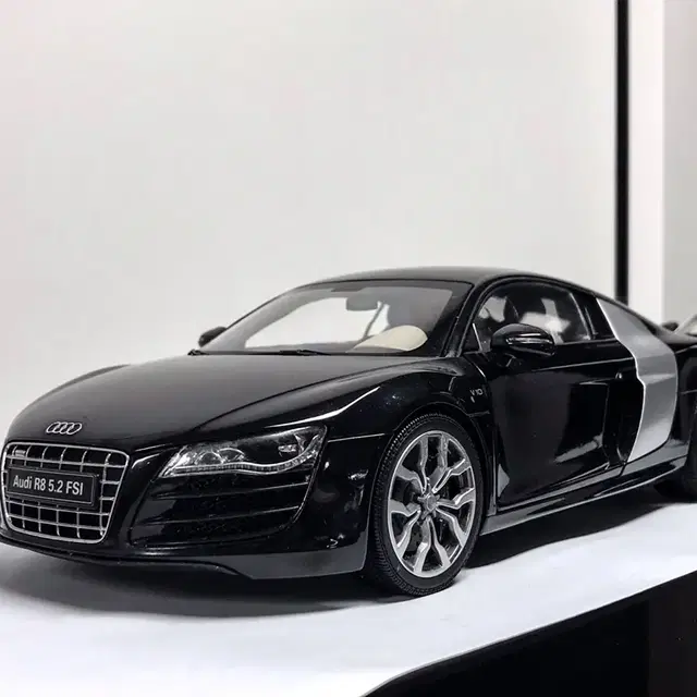 1:18 교쇼 아우디 r8 v10 쿠페 1차분 다이캐스트