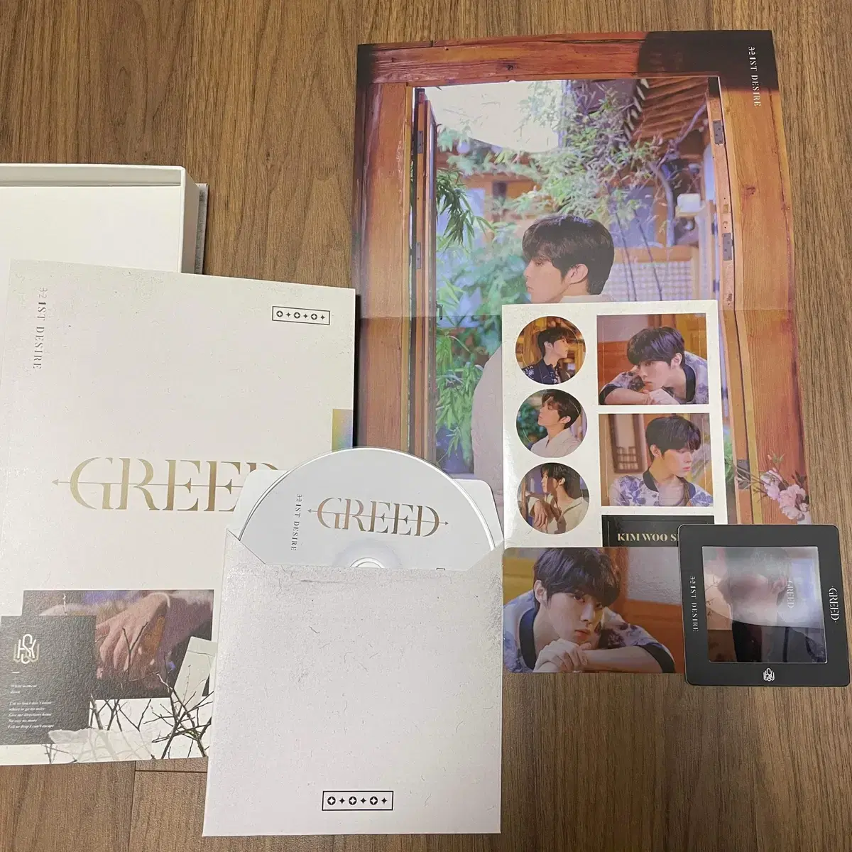 김우석 앨범 1ST DESIRE [GREED]