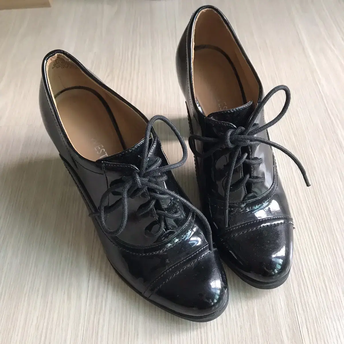 Nine West lace-up shoes