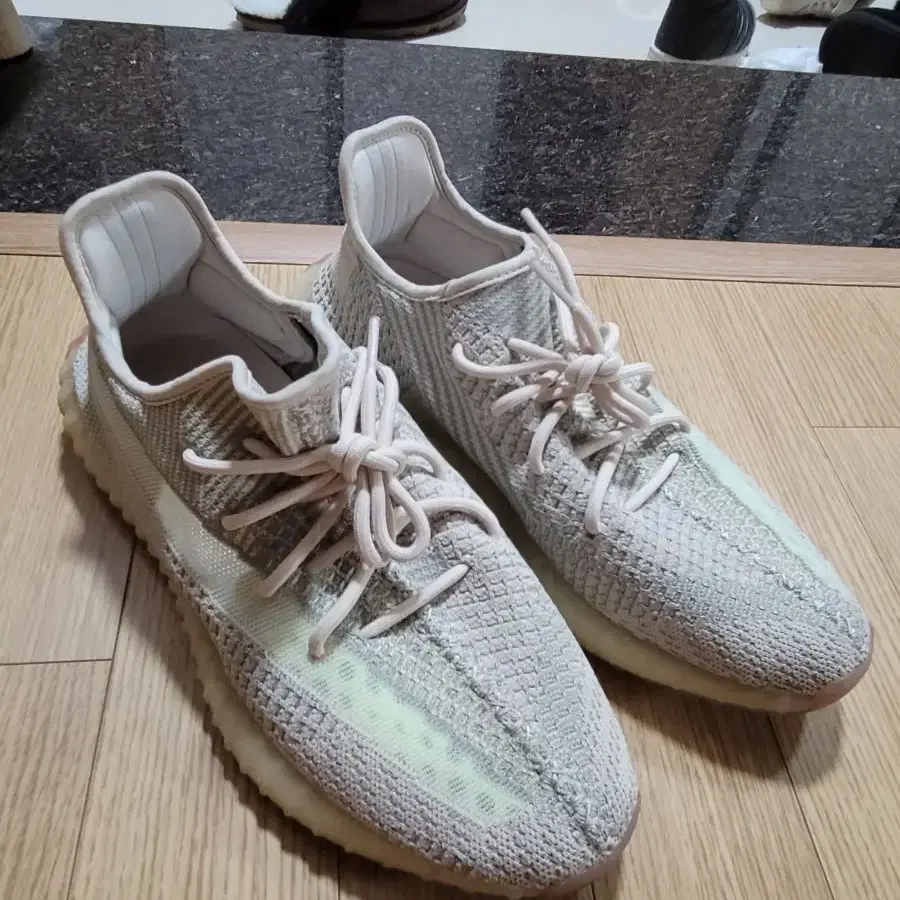 이지 yeezy 350 시트린