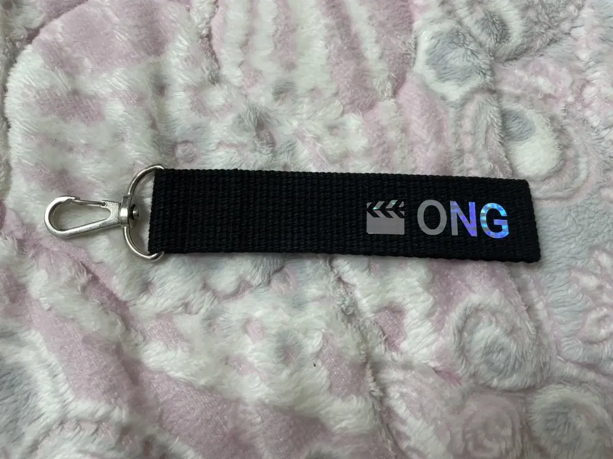 Seongwu Ong Strap WTS