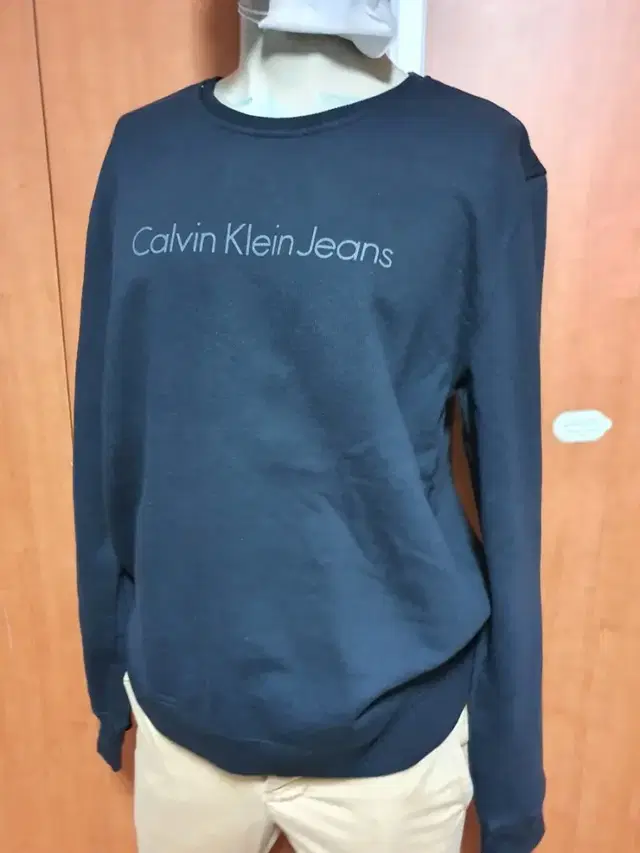 CALVINKLEIN캘빈클라인남성맨투맨라운드넥XL사이즈약105사이즈정도