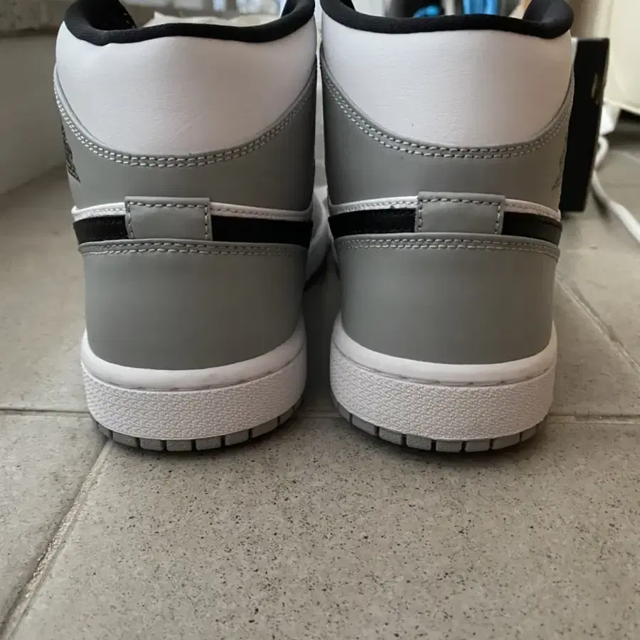 Jordan 1 mid smoke grey 조던 1 미드 스그 260