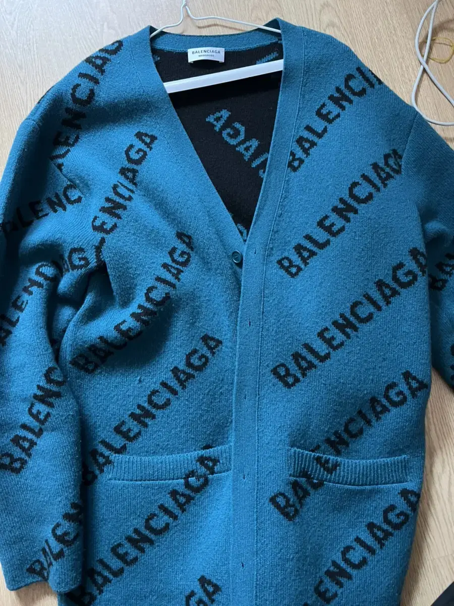 Balenciaga Logo Cardigan XS unisex