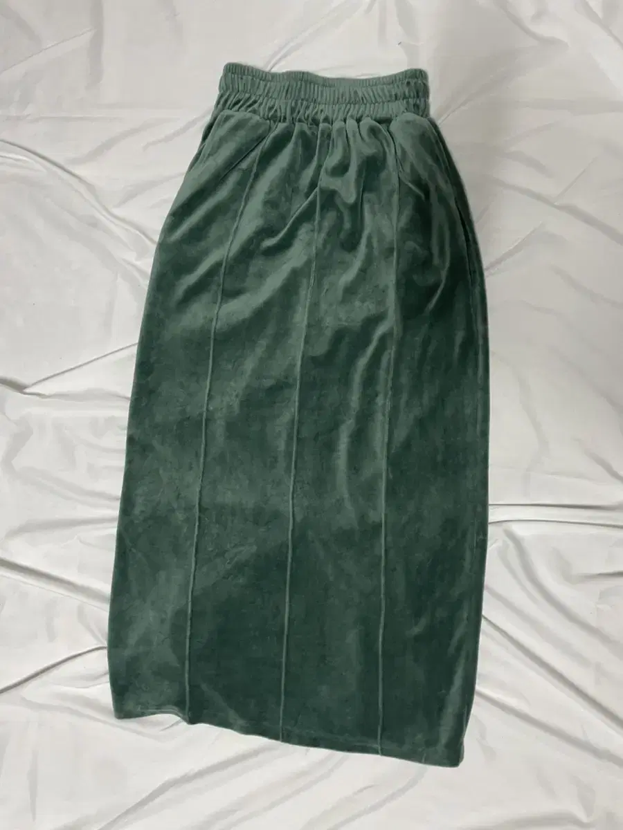 Long skirt with velboa banding