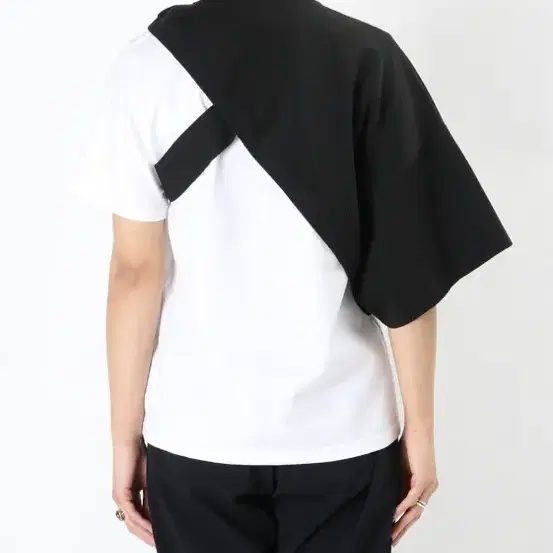 HYKE 하이크 ASYMMETRIC SWEATER TOP