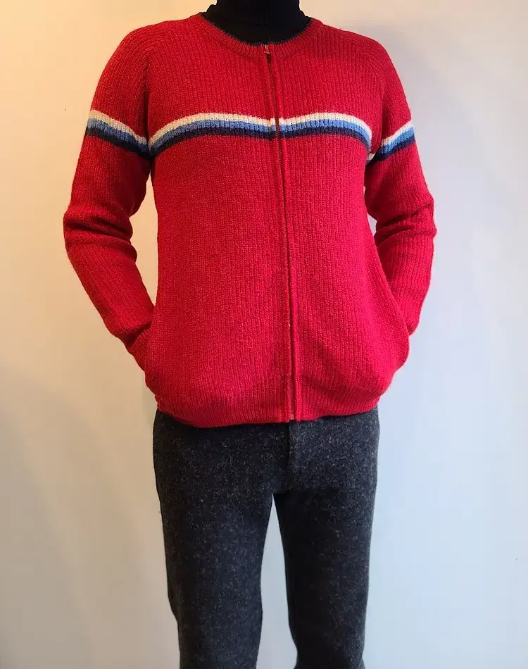 BlooBloomingdale's Red Round Neck Zip-Up Cardigan