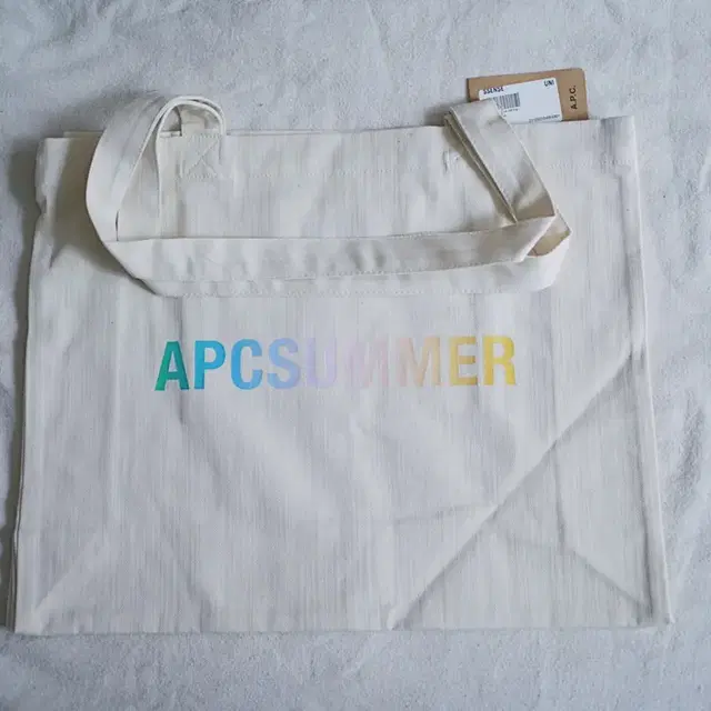 A.P.C. SUMMER 로고 네추럴 공용 에코백 아이보리 새상품