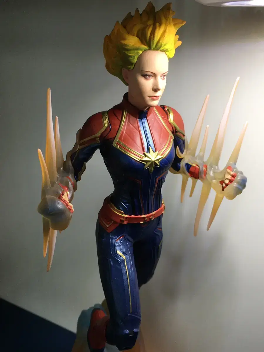 *REDUCED PRICE* Captain Marvel Figure Statue Diamond Select Head Repaint