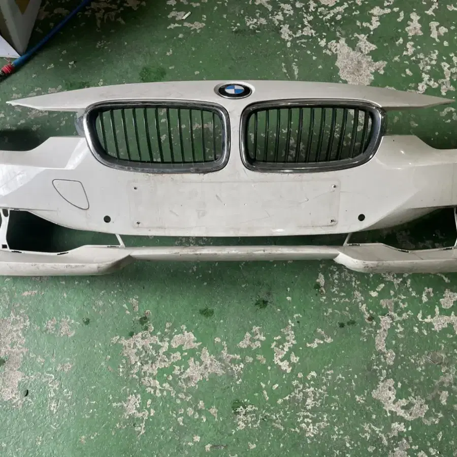 중고 BMW 3시리즈 F30 앞범퍼