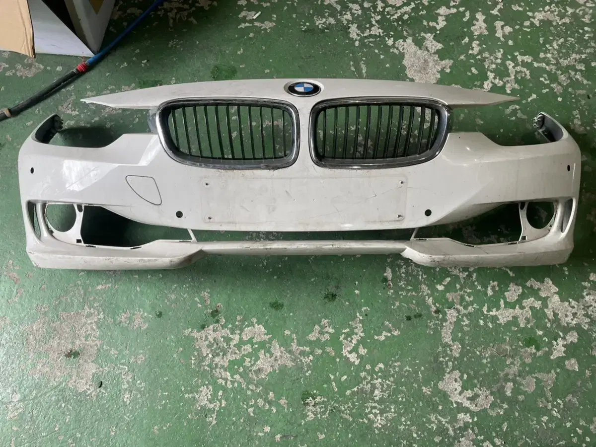 중고 BMW 3시리즈 F30 앞범퍼