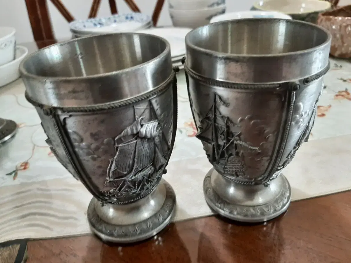 A pair of tin cups for 30 years of storage 40,000 won 