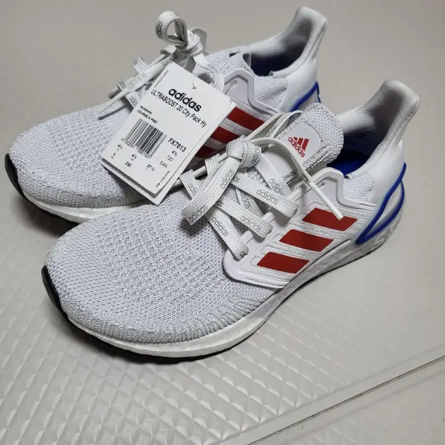 ADIDAS Sneakers 울트라부스트,아디다스,서울,울트라브스트20시 on Bunjang Global Site.