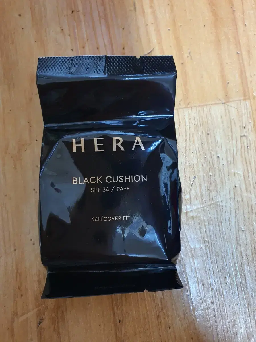 HERA New Black Cushion 23C1