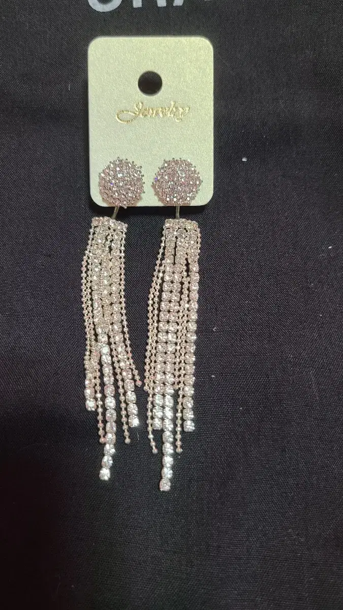 New earrings (only today, two for 9,000 won, less than the cost price)