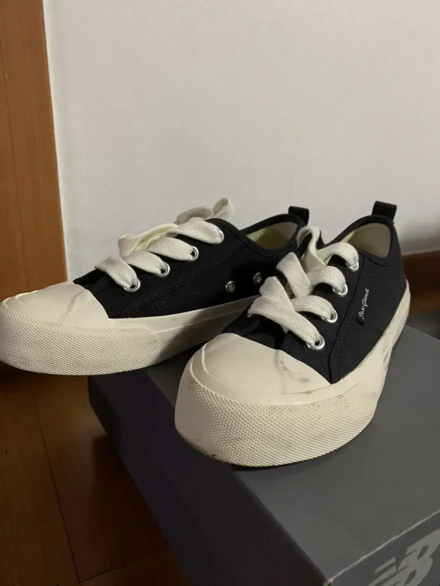 Worn Fosgantz sneakers less than 5 times