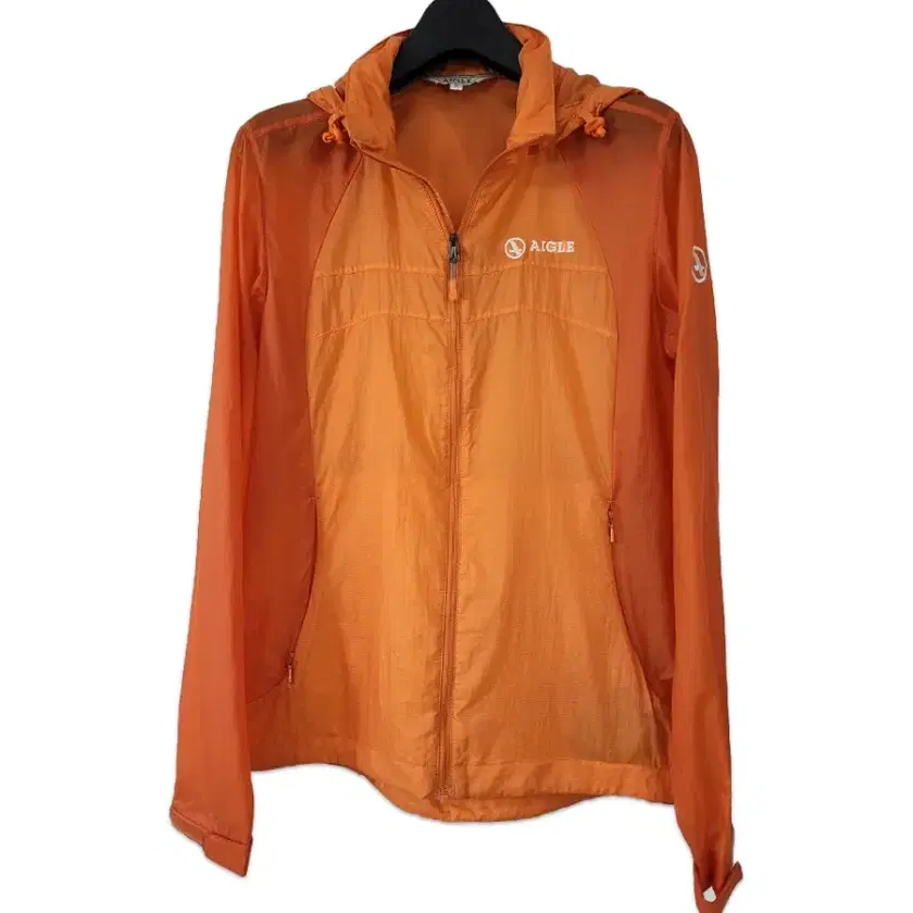 Women's Hiking Clothing 봄점퍼,바람막이점퍼,얇은,점퍼,여성점퍼 on Bunjang Global Site.