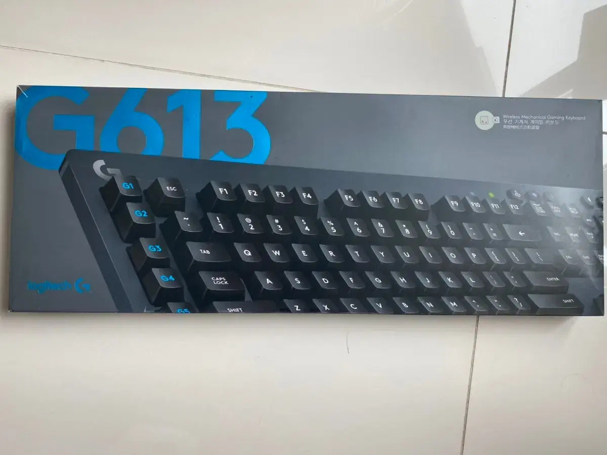 I'm selling a Logitech G G613 wireless keyboard.