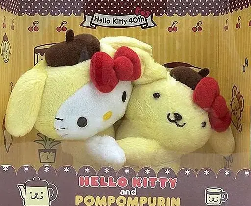 [International Shipping] Hello Kitty 40th Anniversary Pompompurin Hug Doll