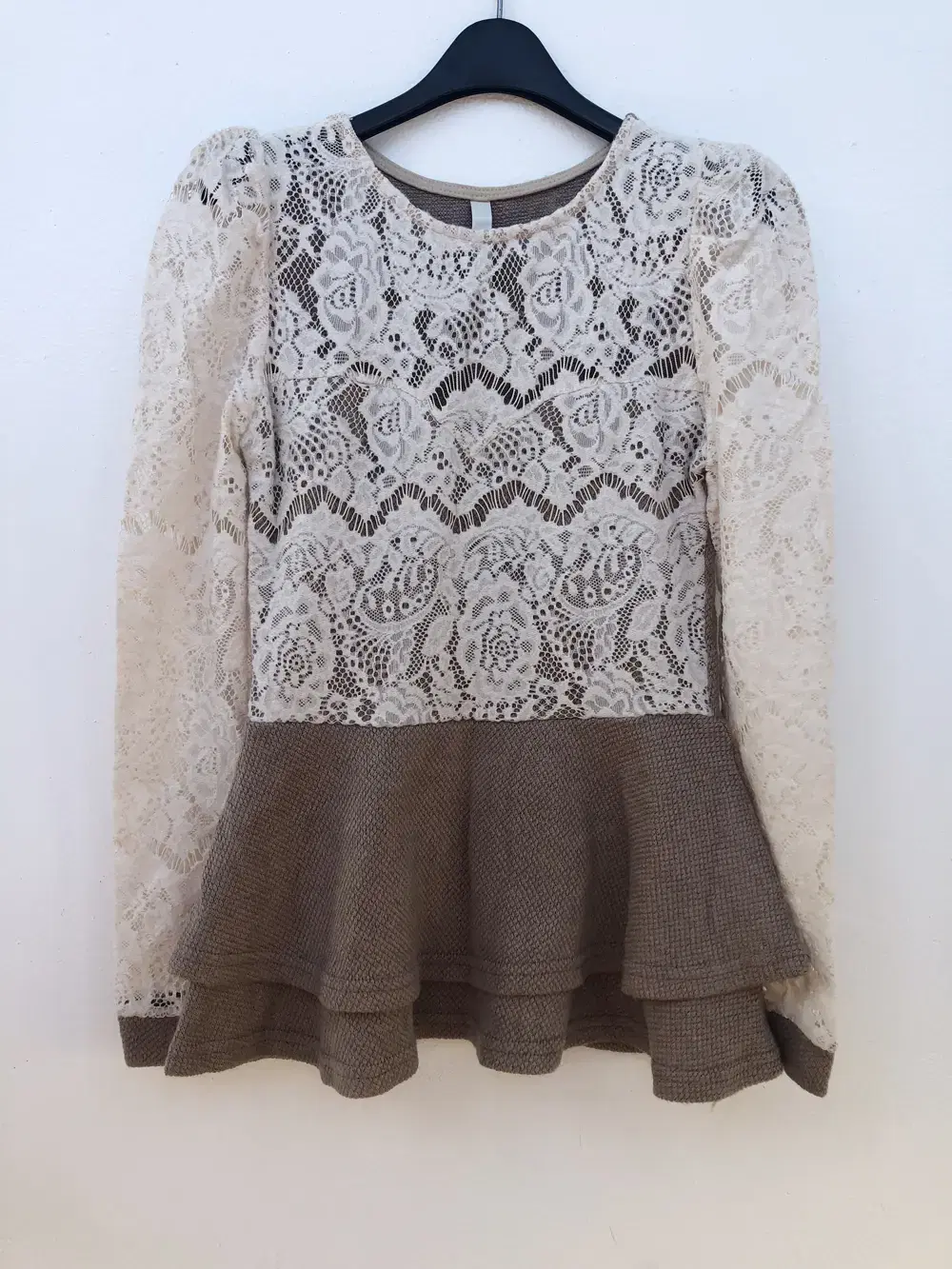 Beige lace-point top blouse size S