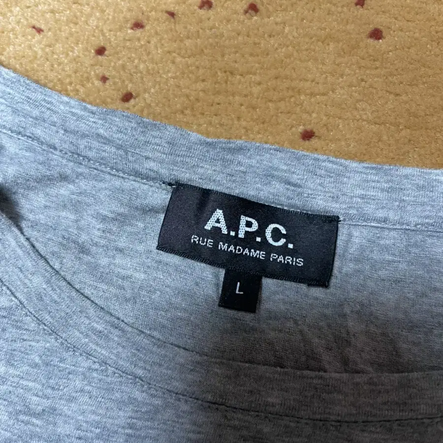 apc 아페쎄 반팔 티셔츠 판매합니다